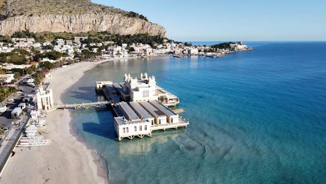 פלרמו Mansarda Beach Mondello מראה חיצוני תמונה